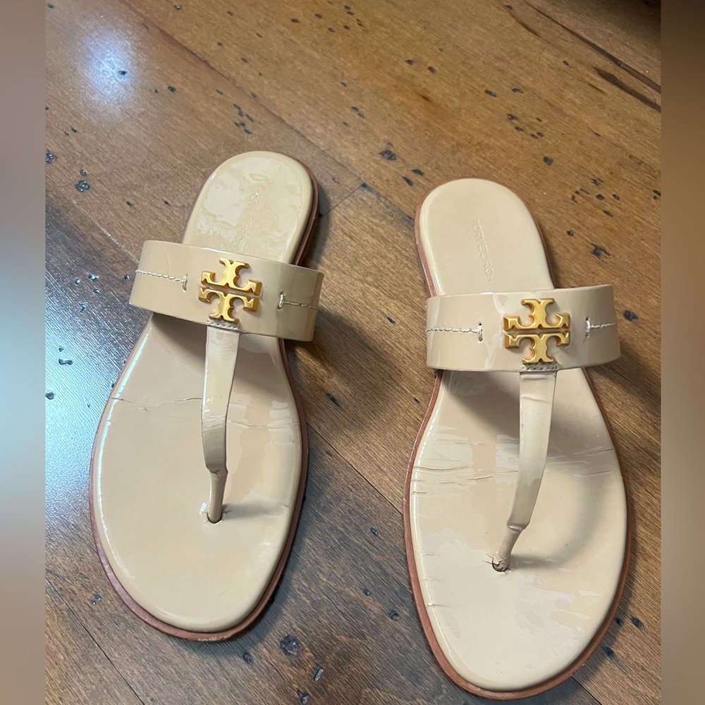 Tory Burch Nude Patent Leather Thong Sandals with Gold Logo